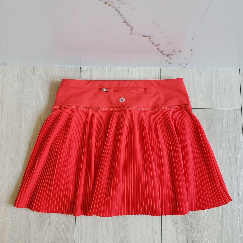 Lululemon Pleat to Street Skirt Womens 0 Hot Heat Red Mid-Rise Skort W8AANS